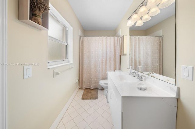 11351 NW 64th Ter, Doral, FL 33178