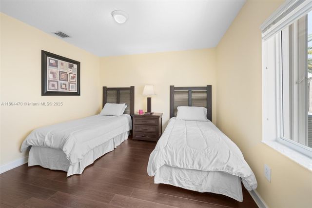 11351 NW 64th Ter, Doral, FL 33178