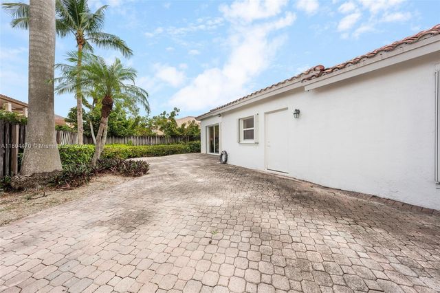 11351 NW 64th Ter, Doral, FL 33178