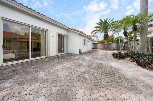 11351 NW 64th Ter, Doral, FL 33178