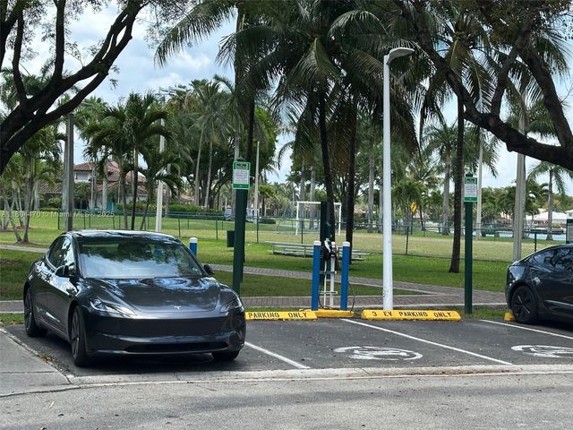 11351 NW 64th Ter, Doral, FL 33178