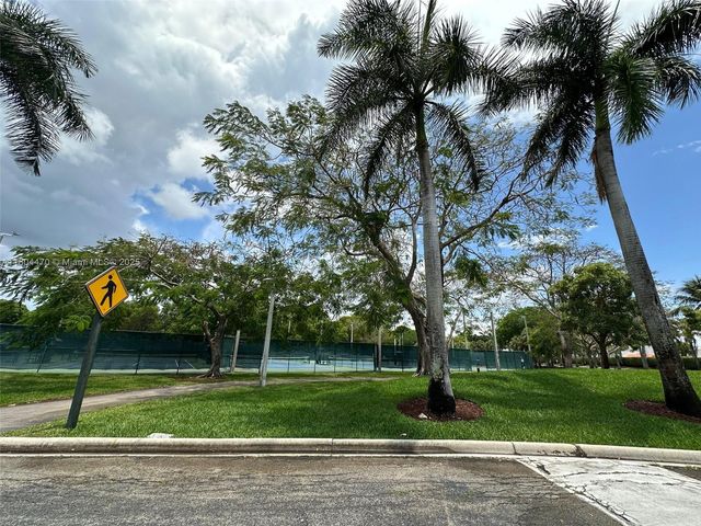 11351 NW 64th Ter, Doral, FL 33178