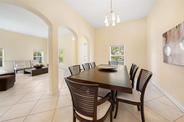 11351 NW 64th Ter, Doral, FL 33178