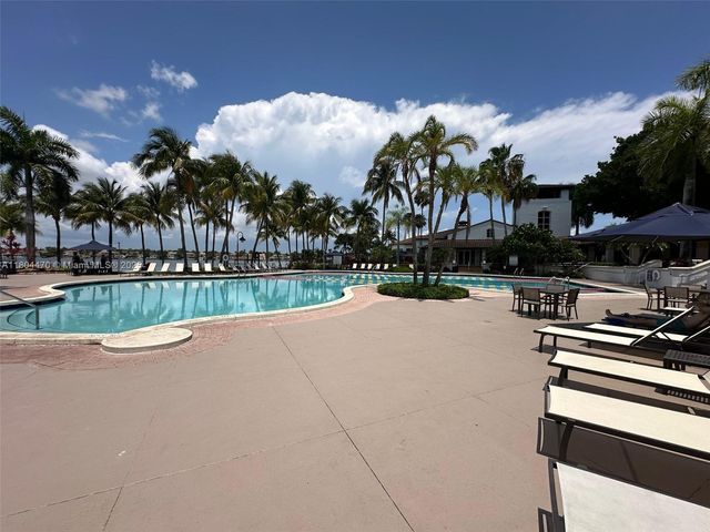 11351 NW 64th Ter, Doral, FL 33178
