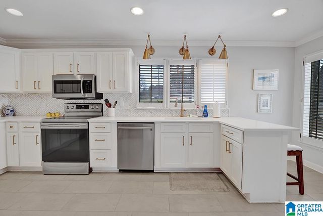 949 MOUNTAIN OAKS DRIVE, Hoover, AL 35226