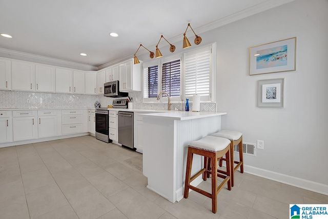 949 MOUNTAIN OAKS DRIVE, Hoover, AL 35226