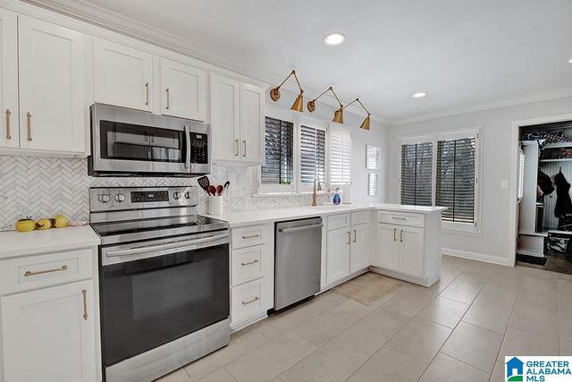 949 MOUNTAIN OAKS DRIVE, Hoover, AL 35226