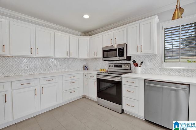 949 MOUNTAIN OAKS DRIVE, Hoover, AL 35226