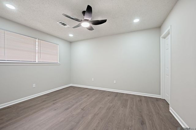 8724 Metairie Dr, Baton Rouge, LA 70810