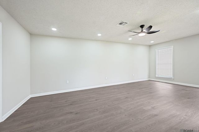 8724 Metairie Dr, Baton Rouge, LA 70810