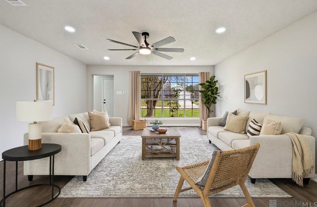 8724 Metairie Dr, Baton Rouge, LA 70810