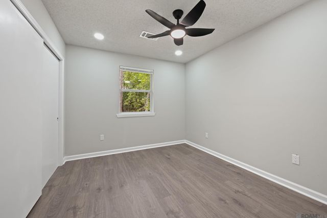 8724 Metairie Dr, Baton Rouge, LA 70810