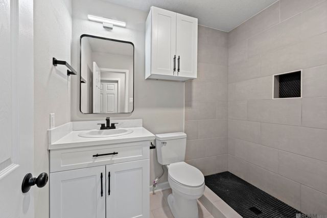 8724 Metairie Dr, Baton Rouge, LA 70810