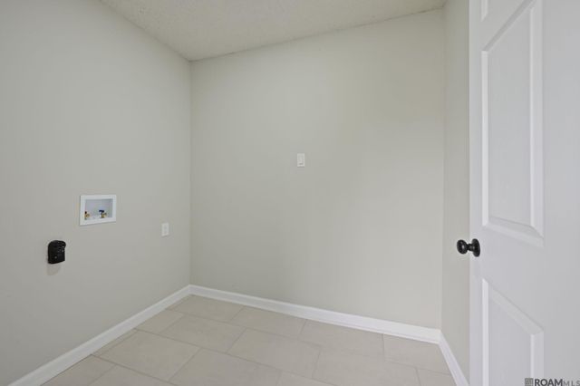 8724 Metairie Dr, Baton Rouge, LA 70810