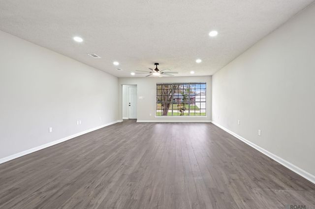 8724 Metairie Dr, Baton Rouge, LA 70810