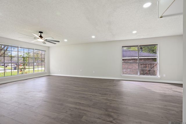 8724 Metairie Dr, Baton Rouge, LA 70810