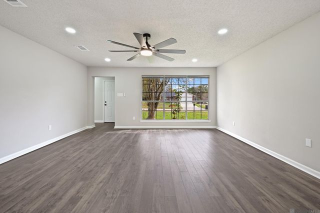 8724 Metairie Dr, Baton Rouge, LA 70810