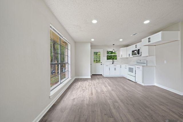 8724 Metairie Dr, Baton Rouge, LA 70810