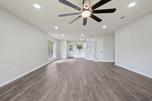 8724 Metairie Dr, Baton Rouge, LA 70810