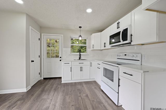 8724 Metairie Dr, Baton Rouge, LA 70810