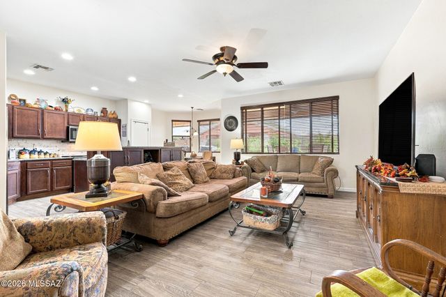 8413 W Calle Sancho Panza, Tucson, AZ 85757