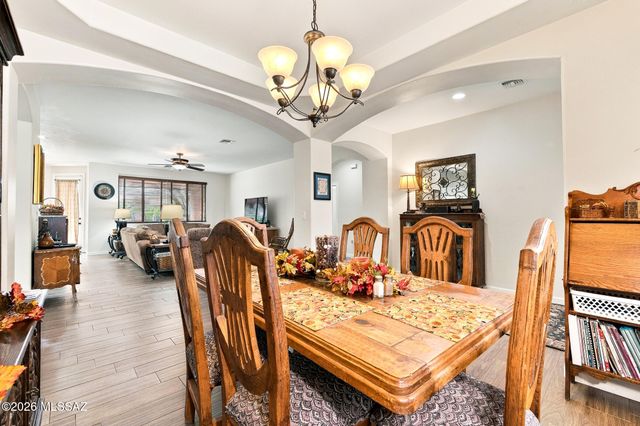 8413 W Calle Sancho Panza, Tucson, AZ 85757