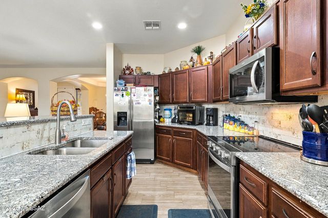 8413 W Calle Sancho Panza, Tucson, AZ 85757