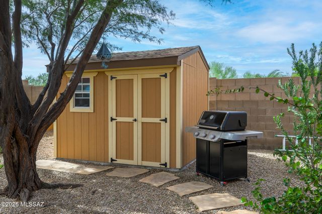 8413 W Calle Sancho Panza, Tucson, AZ 85757