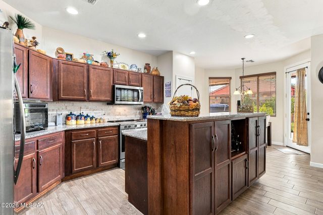 8413 W Calle Sancho Panza, Tucson, AZ 85757