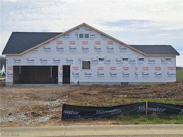 547 Woodlands Glen Avenue, Hartville, OH 44632
