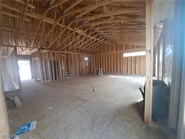 547 Woodlands Glen Avenue, Hartville, OH 44632