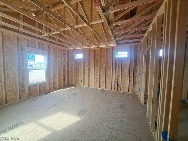 547 Woodlands Glen Avenue, Hartville, OH 44632