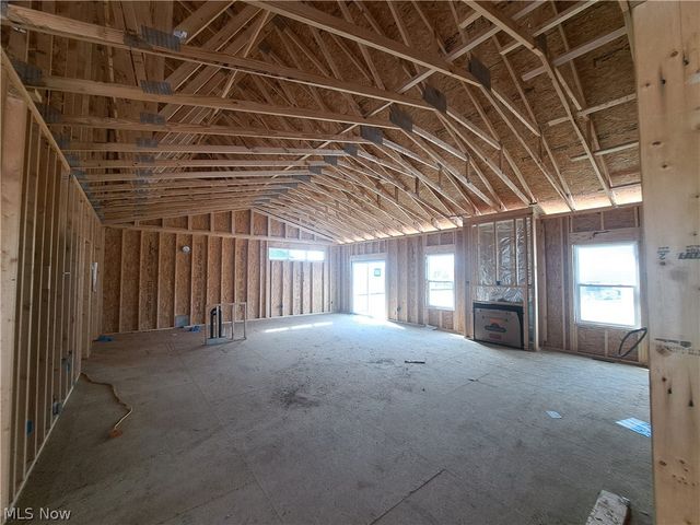547 Woodlands Glen Avenue, Hartville, OH 44632