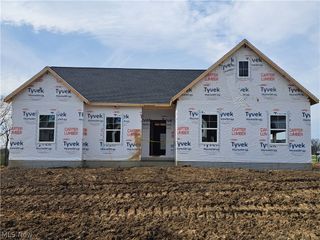 547 Woodlands Glen Avenue, Hartville, OH 44632