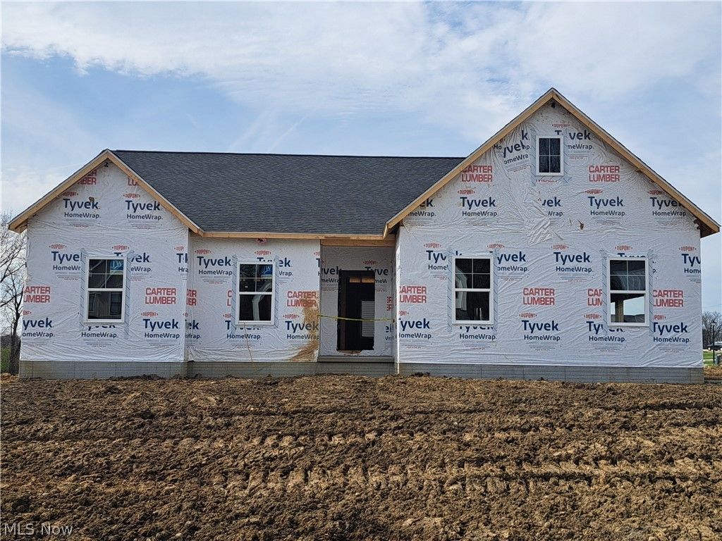 547 Woodlands Glen Avenue, Hartville, OH 44632