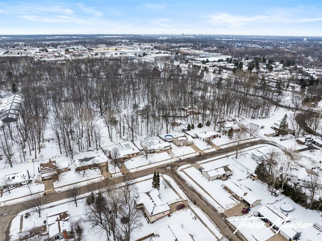 2953 Willow Creek Drive, Grandville, MI 49418