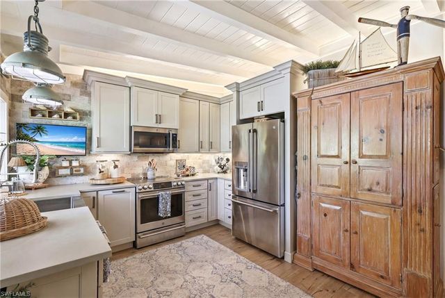 840 Myrtle TER, Naples, FL 34103