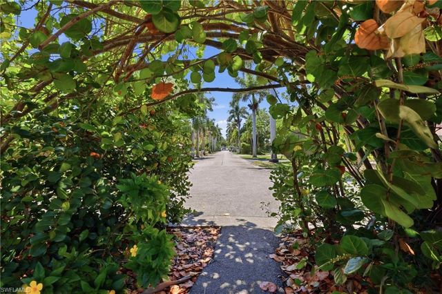 840 Myrtle TER, Naples, FL 34103