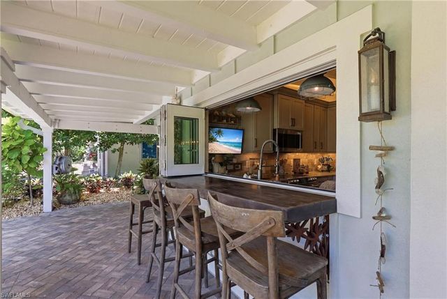 840 Myrtle TER, Naples, FL 34103