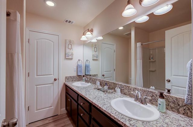 391 Maclure Avenue W, Madera, CA 93636