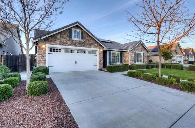 391 Maclure Avenue W, Madera, CA 93636