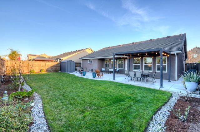 391 Maclure Avenue W, Madera, CA 93636