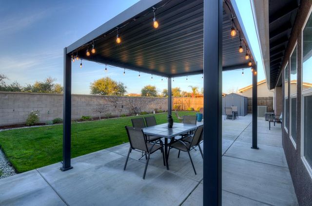 391 Maclure Avenue W, Madera, CA 93636