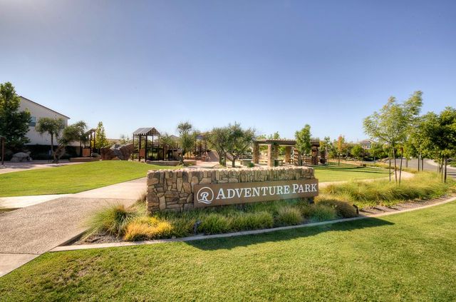 391 Maclure Avenue W, Madera, CA 93636