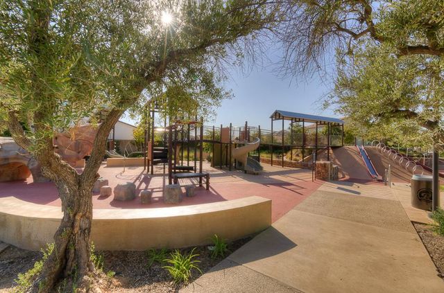 391 Maclure Avenue W, Madera, CA 93636