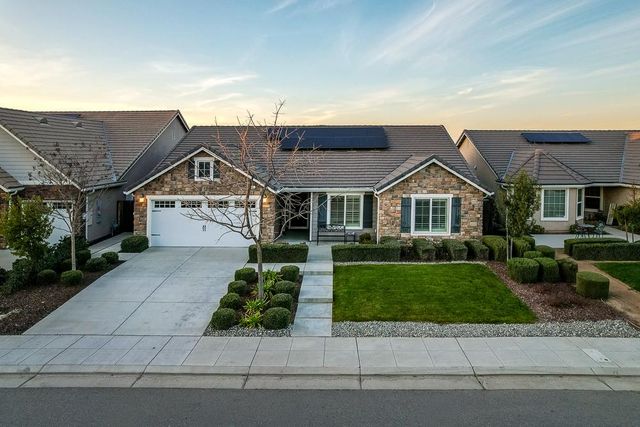 391 Maclure Avenue W, Madera, CA 93636