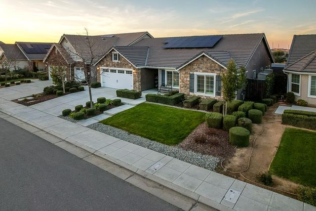 391 Maclure Avenue W, Madera, CA 93636