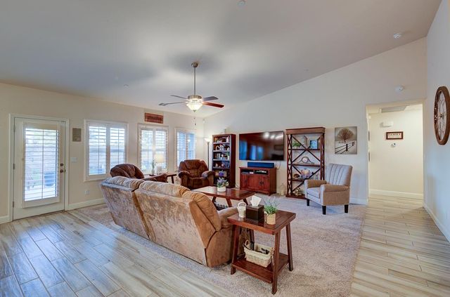 391 Maclure Avenue W, Madera, CA 93636