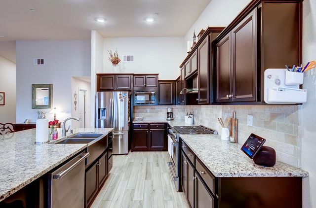 391 Maclure Avenue W, Madera, CA 93636