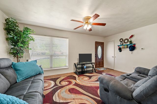 1624 River Oaks Drive, Irving, TX 75060